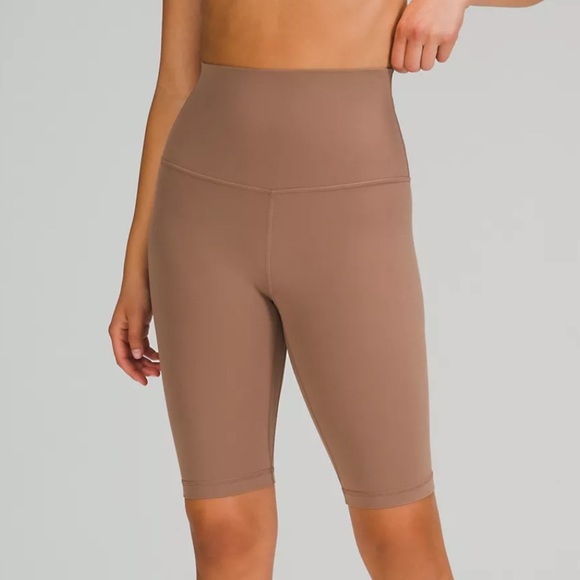 Lululemon Align Super-High Rise, 10" Length Shorts Size 2 - Picture 2 of 5